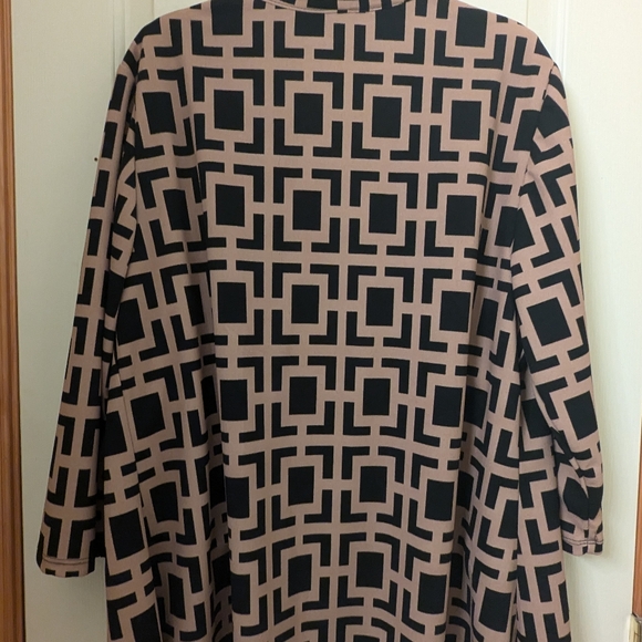 NY Invasion Black And Gold Geometric Patterned Open Front Blazer Size 2X - Picture 2 of 3